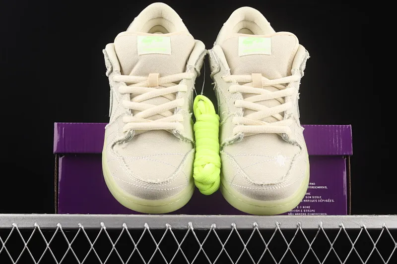 All categories Nk SB Dunk Series Nk SB Dunk Low low-top sneakers F version Nk SB Dunk Low "Mummy" "Mummy" luminous SB smashing backboard fashion casual sneakers DM0774-111
